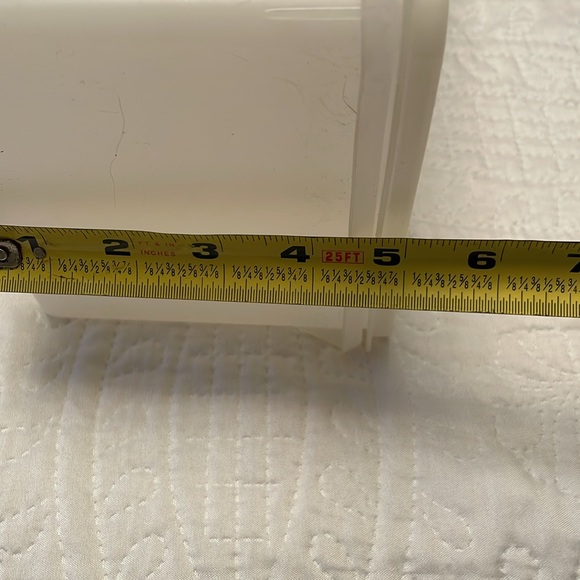 Tupperware Rectangular Large Food Storage or Bread Keeper Container - Picture 9 of 10